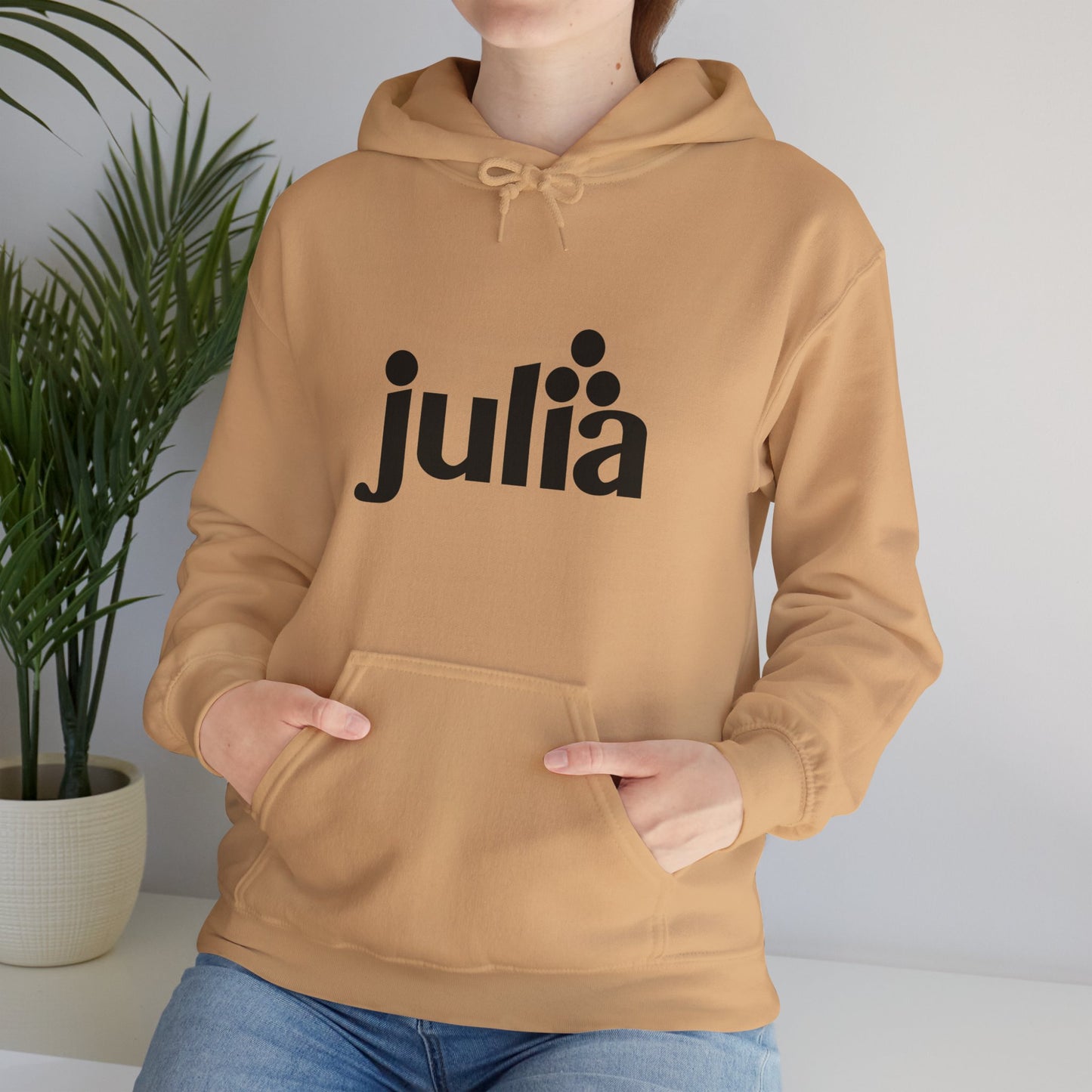 light_hoodie("julia", "#000")