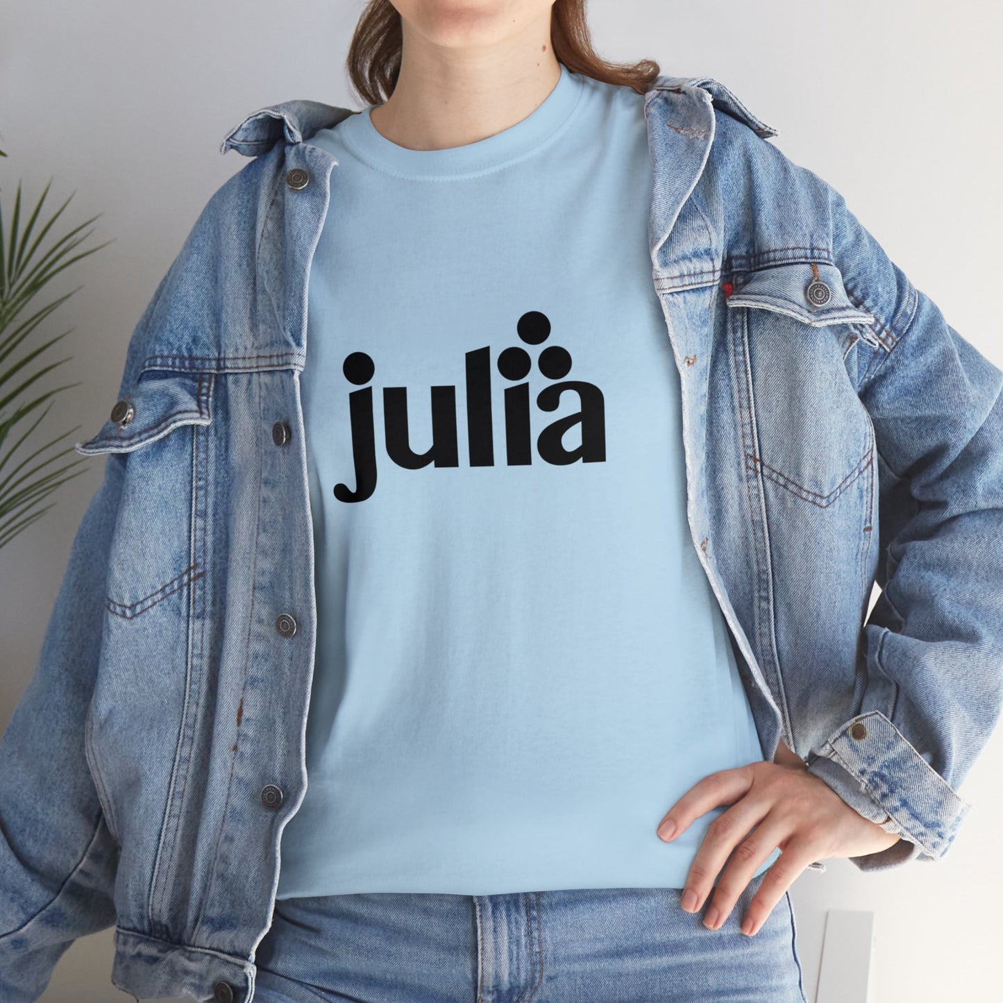 light_teeshirt("julia")