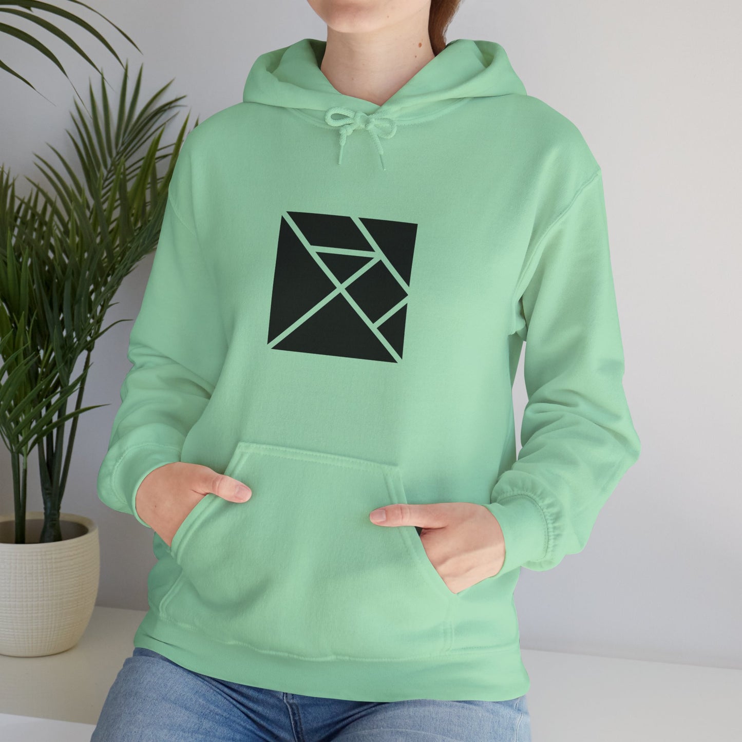 light_hoodie("elm", "#000")