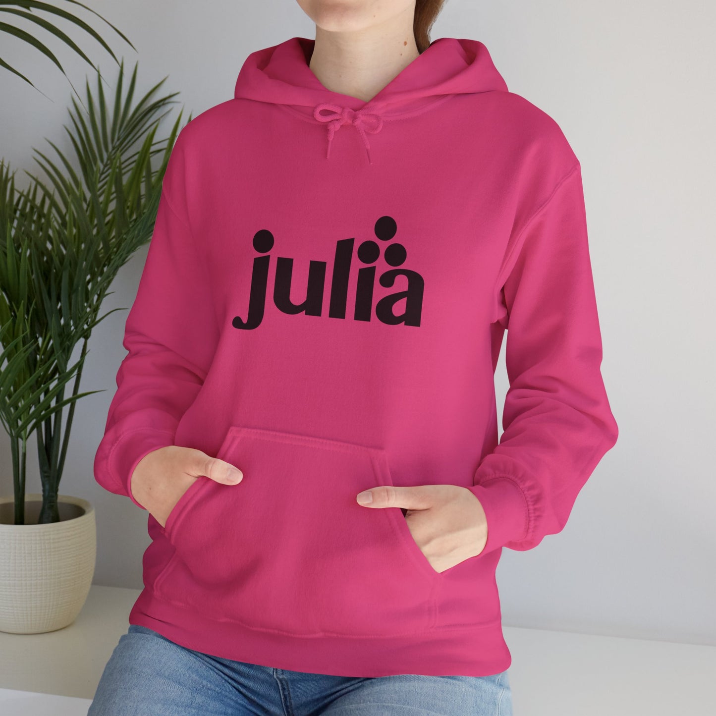 light_hoodie("julia", "#000")