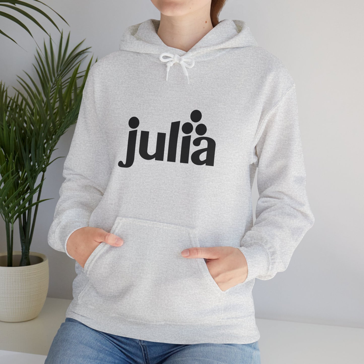 light_hoodie("julia", "#000")