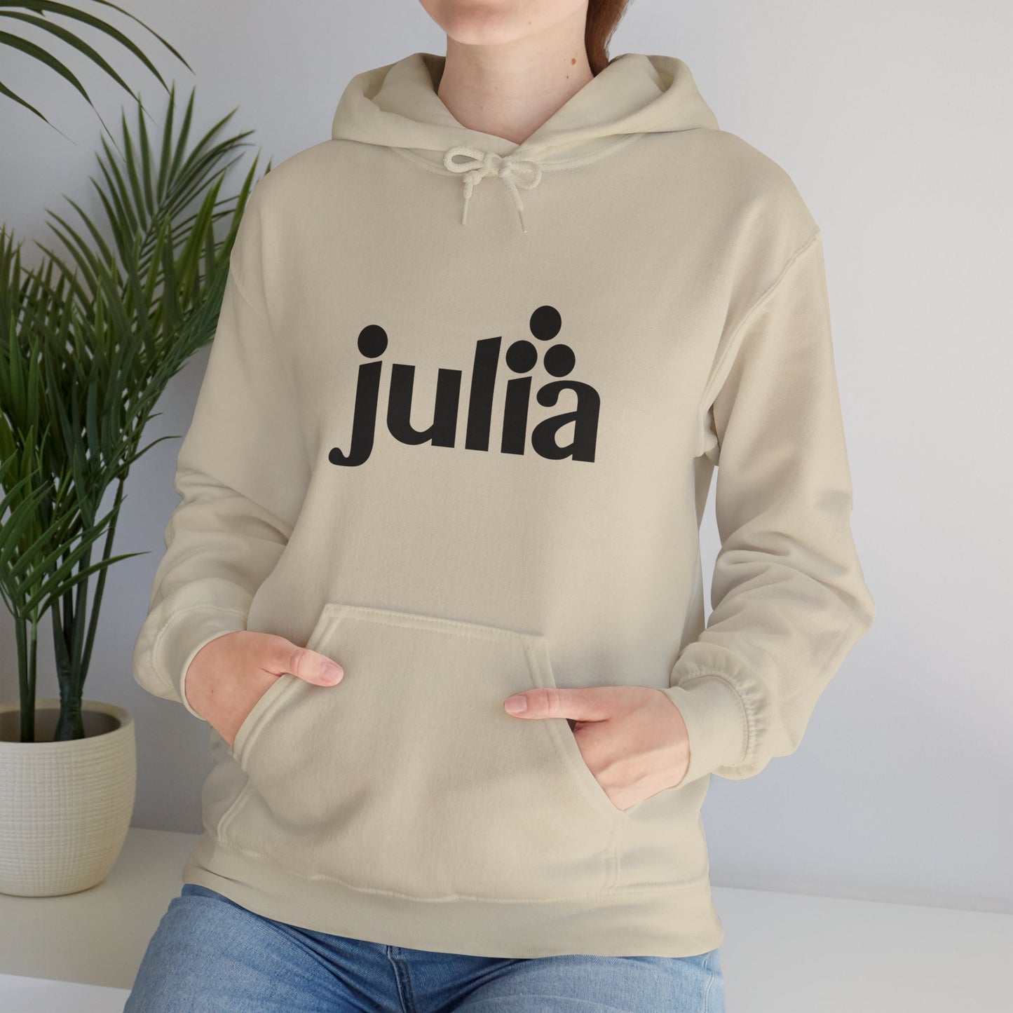 light_hoodie("julia", "#000")