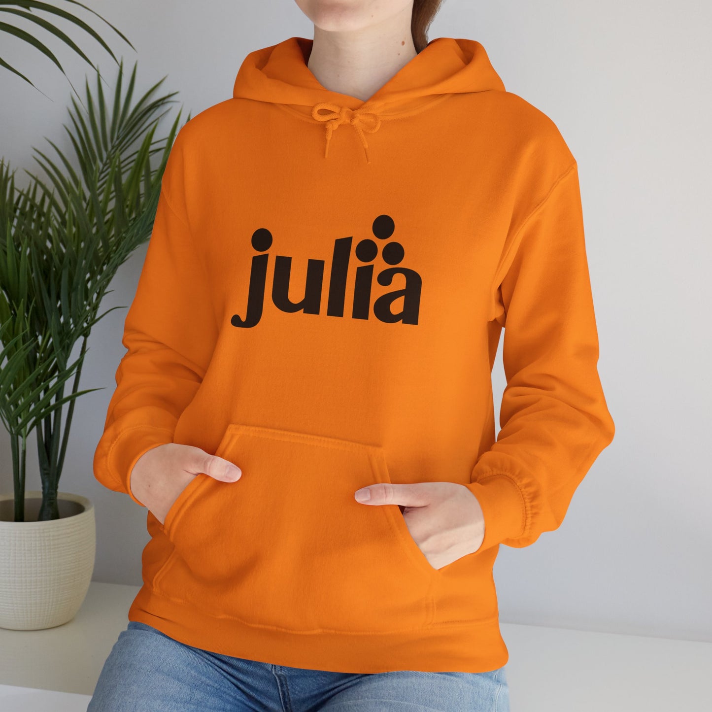 light_hoodie("julia", "#000")