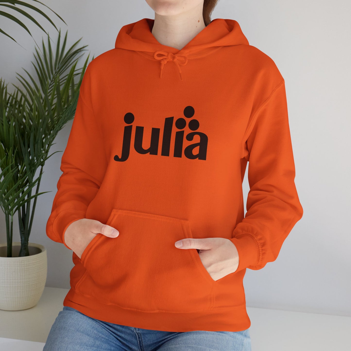 light_hoodie("julia", "#000")