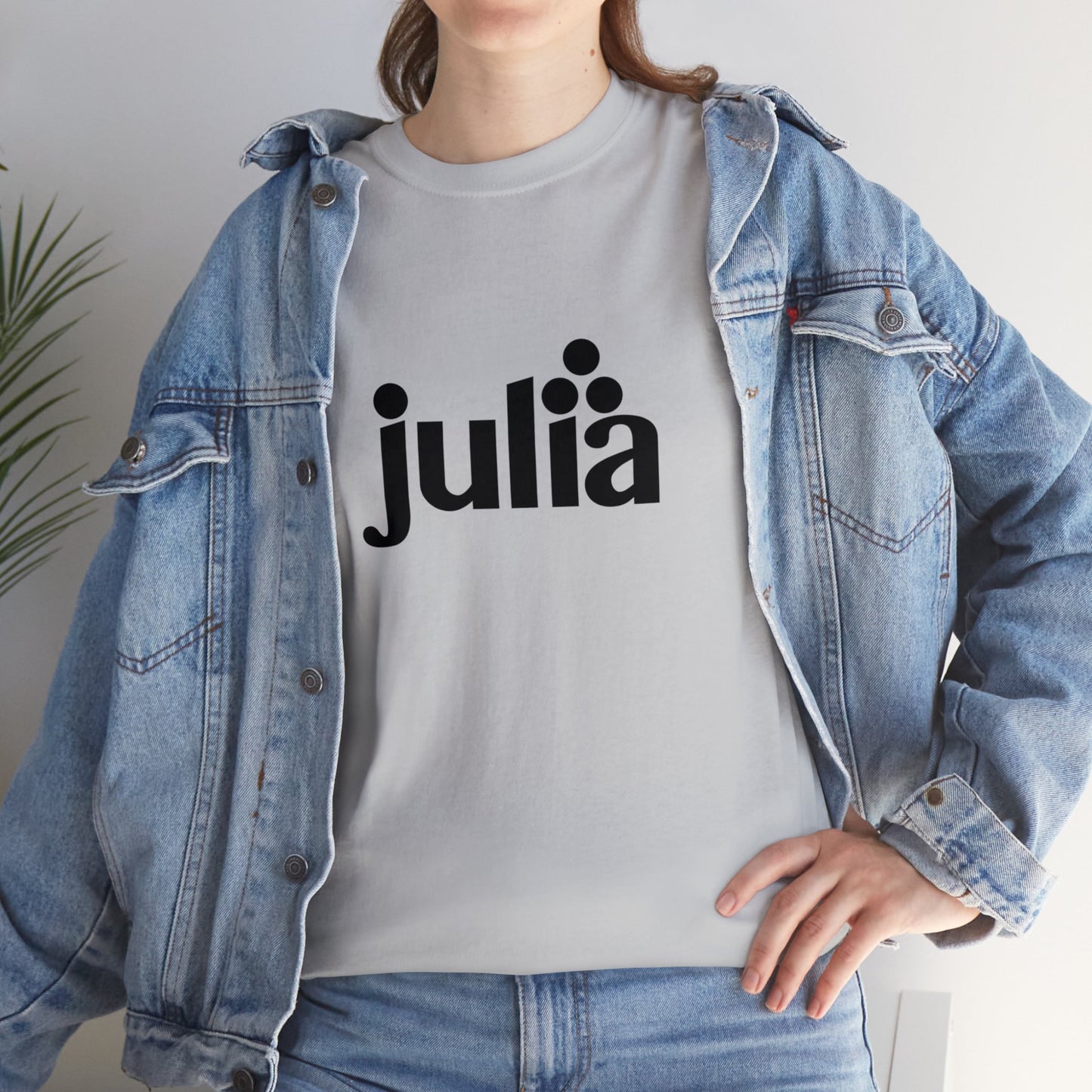 light_teeshirt("julia")