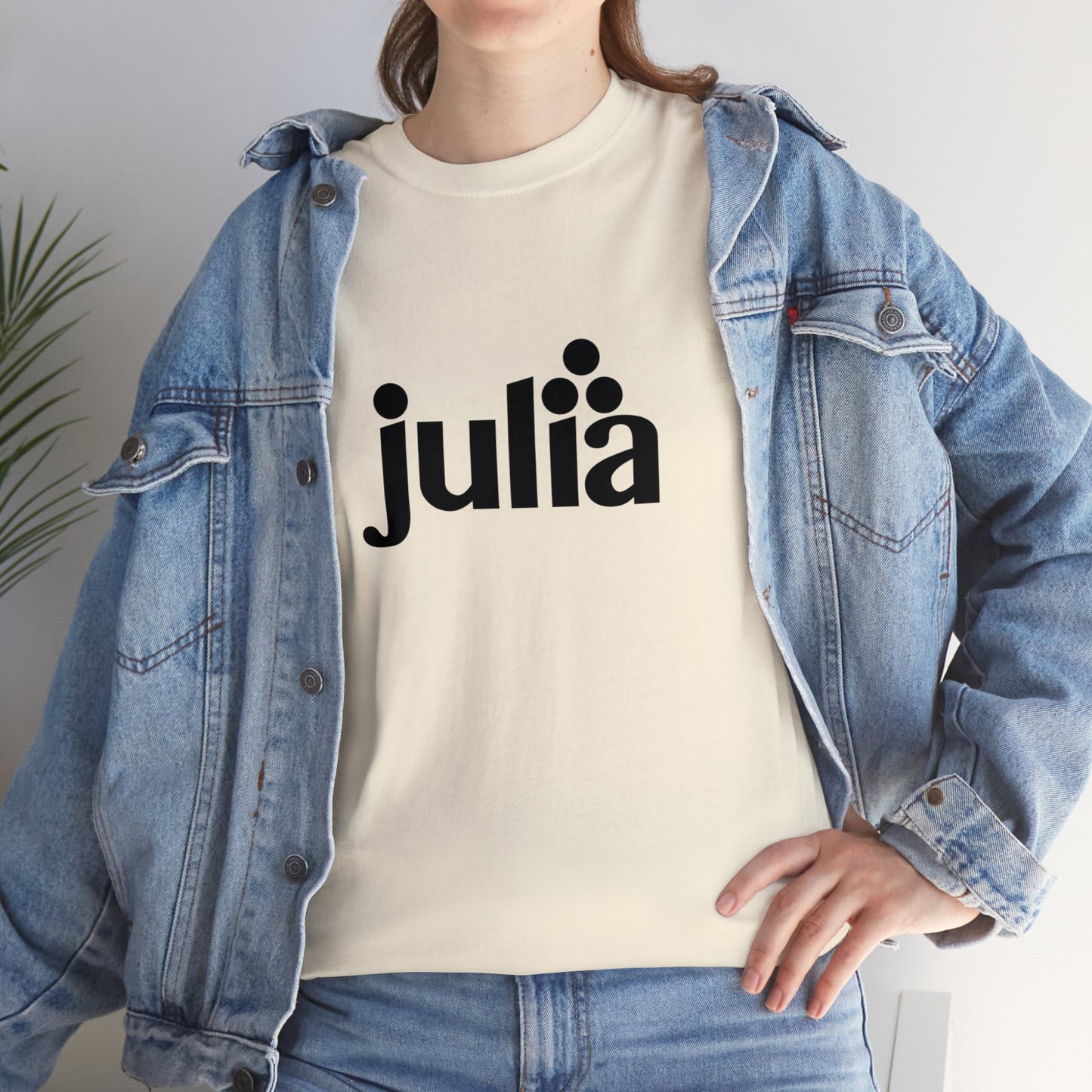 light_teeshirt("julia")