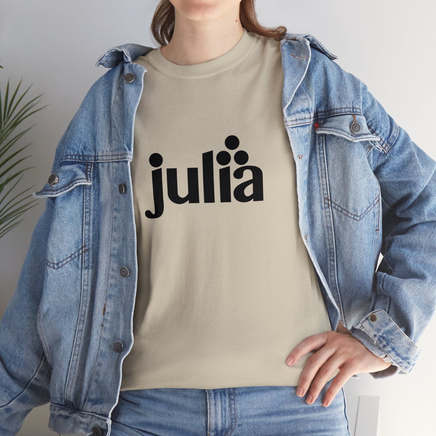 light_teeshirt("julia")